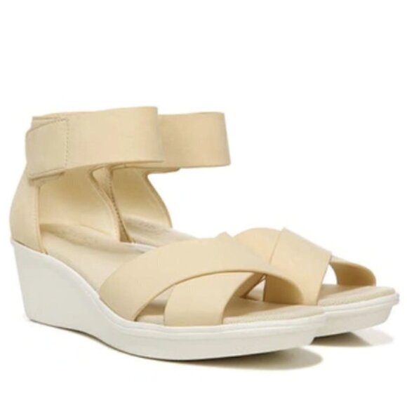 NATURALIZER Riviera Ankle Strap Wedge Sandals Women's Shoes In Honey - Picture 1 of 7
